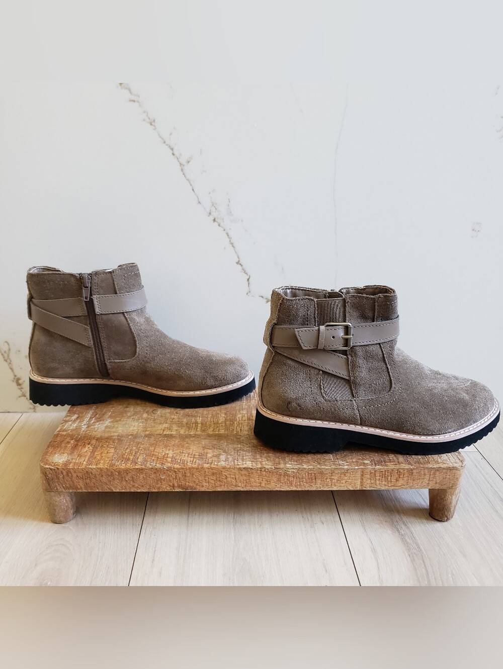 Bongo Kinsley Taupe Ankle Boots Taupe Grey Faux Suede Strap Buckle Bootie 7M